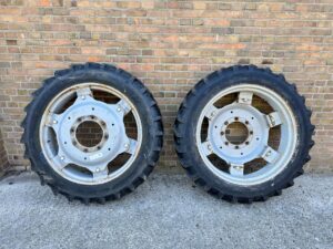 BKT 230/95R32