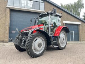 Massey Ferguson 5S.145 Dyna-6 Exclusive