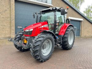 Massey Ferguson 5713-4 D6 EFF 2